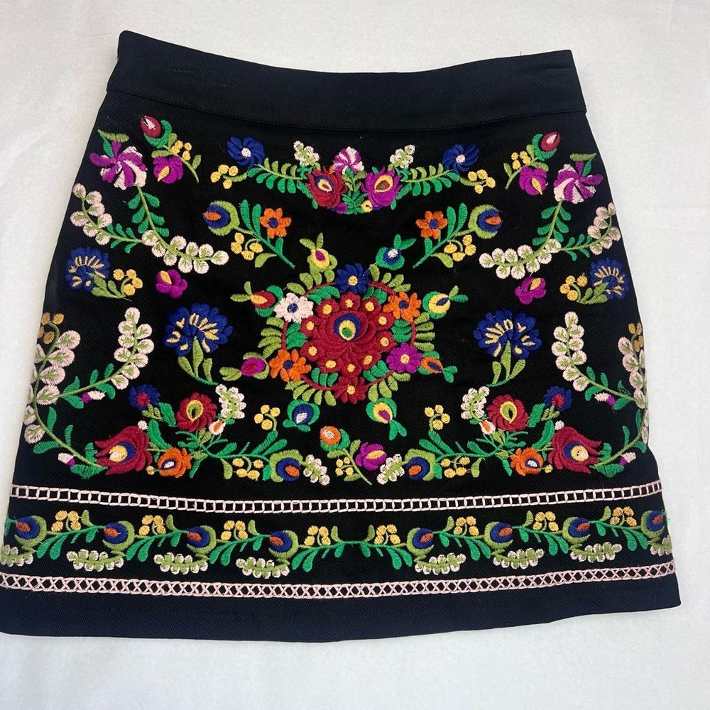 Her Entire Name Says Grace Black Embroidered Floral Mini Skirt Size Small